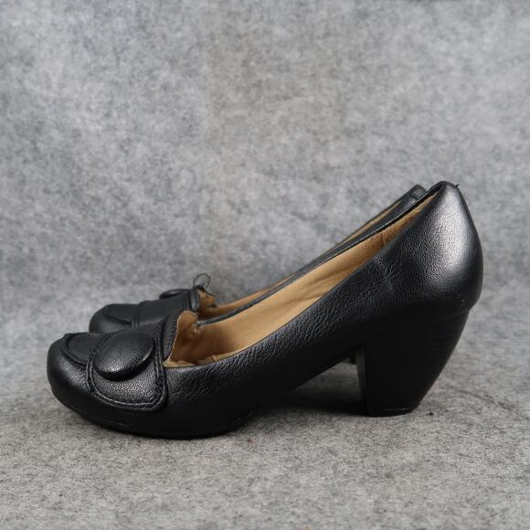 Strictly Comfort Shoes Womens 7 Pumps Heels Leather Closed Toe Button Moc Black - Picture 4 of 14